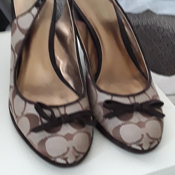 Coach - Picture 2 of 8